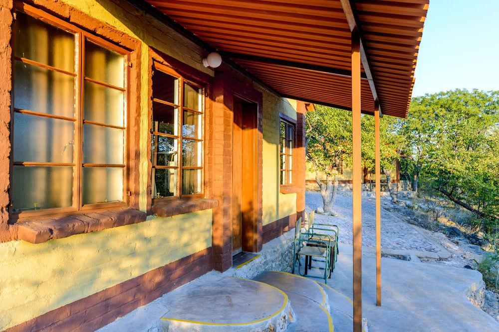 Вилла Gondwana Etosha Safari Camp Окаукуэджо Экстерьер фото