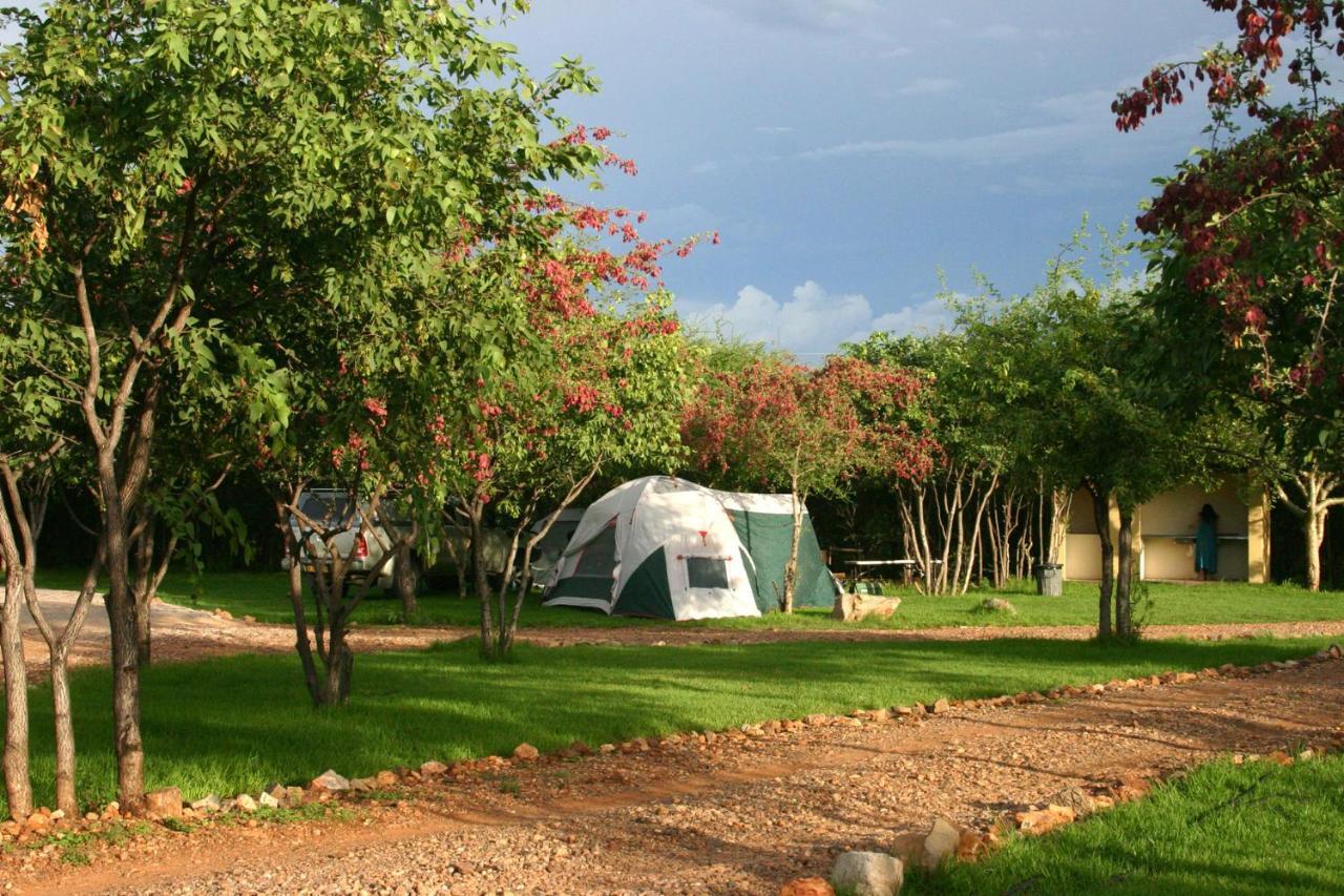 Вилла Gondwana Etosha Safari Camp Окаукуэджо Экстерьер фото